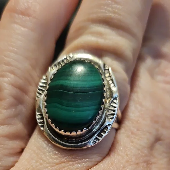 Sterling Silver Ring with Malachite Stone - Picture 1 of 6